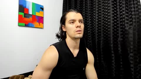 Snapshot of maxi_styles chatting on 11.10.25 Alex online show from 11.10.25