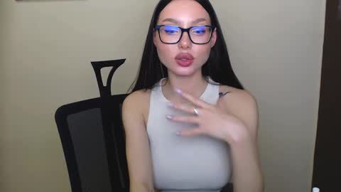 Snapshot of maxi_sweetheart chatting on 12.26.24 Joanna online show from 12.26.24