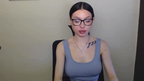 Snapshot of maxi_sweetheart chatting on 01.14.25 Joanna online show from 01.14.25