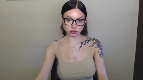 Snapshot of maxi_sweetheart chatting on 02.18.25 Joanna online show from 02.18.25