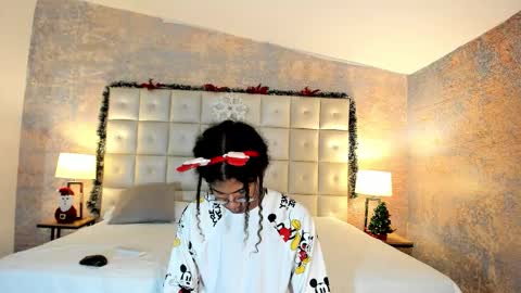 maxim online show from 12.21.25