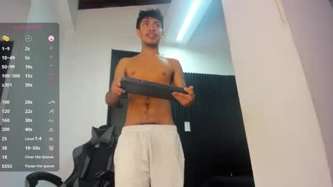 Snapshot of maximiliano_jam chatting on 09.23.25 maxi online show from 09.23.25