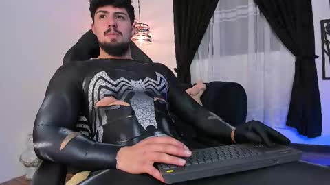 Snapshot of maximo_rodriguez chatting on 10.27.25 Maximo online show from 10.27.25