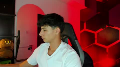 Snapshot of maximo_romano chatting on 06.24.26 Maximo online show from 06.24.26