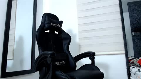 Snapshot of maximo_sebastian chatting on 03.12.25 Maximo Sebastian online show from 03.12.25