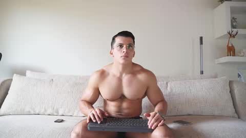 Snapshot of maximohoot chatting on 11.07.25 Sebastian online show from 11.07.25