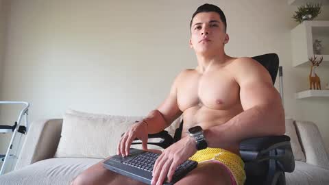 Snapshot of maximohoot chatting on 11.12.25 Sebastian online show from 11.12.25