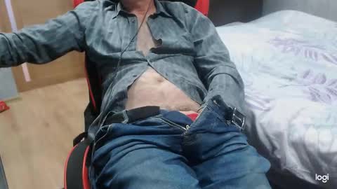 Snapshot of maximus3334 chatting on 10.13.25 maximus3334 online show from 10.13.25