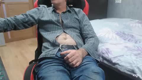 Snapshot of maximus3334 chatting on 10.16.25 maximus3334 online show from 10.16.25