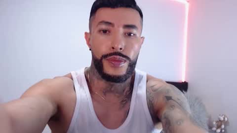 Independent Model online show from 11.21.25