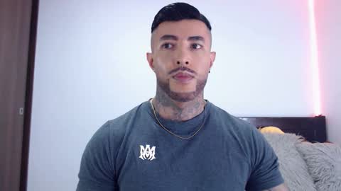 Independent Model online show from 12.22.25