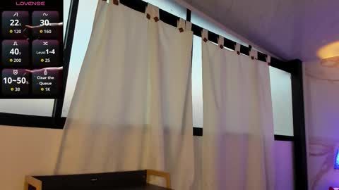 Maxi Rogers online show from 11.12.25