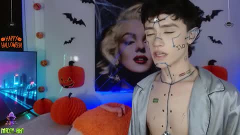 Snapshot of maxiy_001 chatting on 10.13.25 Max online show from 10.13.25