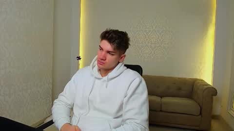 MaxKaiden online show from 11.23.25