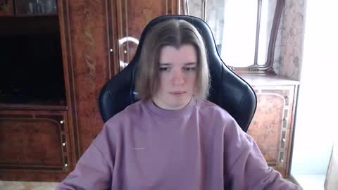 Snapshot of maxplay18 chatting on 11.16.25 Max online show from 11.16.25