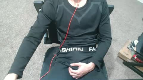 Snapshot of maxvirya3 chatting on 12.17.25 max online show from 12.17.25