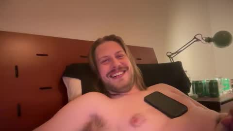 Snapshot of maxwatts95 chatting on 11.06.25 Max Watts online show from 11.06.25