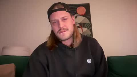 Snapshot of maxwatts95 chatting on 11.22.25 Max Watts online show from 11.22.25