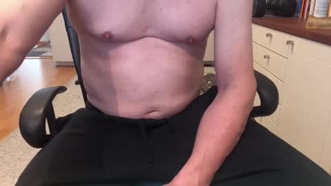 Snapshot of maxx_martin chatting on 10.30.25 Max online show from 10.30.25