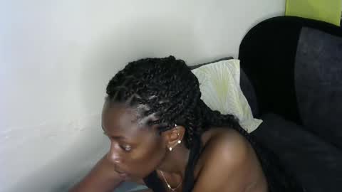 Snapshot of maxxinepetite chatting on 12.31.24 maxxinepetite online show from 12.31.24