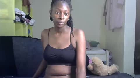 Snapshot of maxxinepetite chatting on 01.27.25 maxxinepetite online show from 01.27.25
