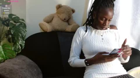 Snapshot of maxxinepetite chatting on 11.02.25 maxxinepetite online show from 11.02.25