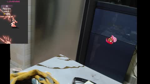 Snapshot of maxxinepetite chatting on 11.09.25 maxxinepetite online show from 11.09.25