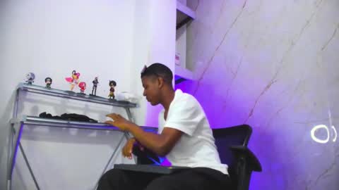 bunny black   online show from 02.21.25