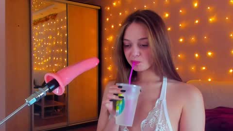 May Flower online show from 01.14.25