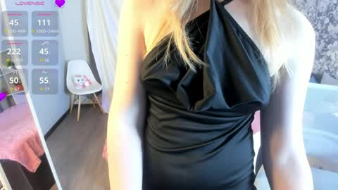 Snapshot of may_want chatting on 06.05.26 Leila online show from 06.05.26