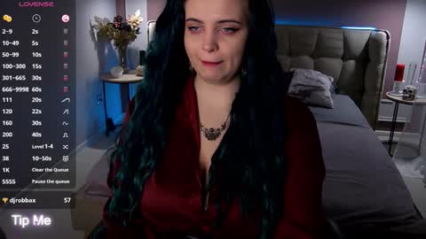 Maya Mils online show from 10.12.25