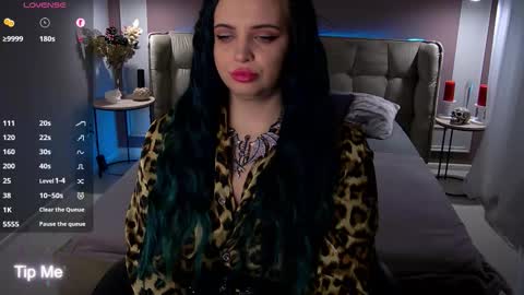 Maya Mils online show from 10.14.25