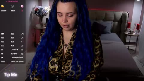 Maya Mils online show from 11.06.25