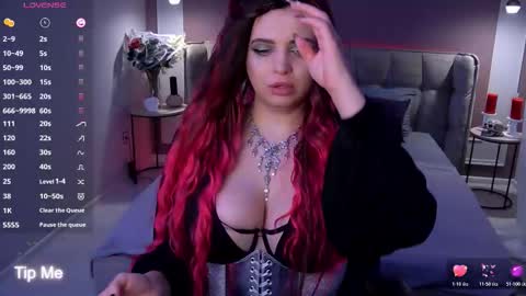 Maya Mils online show from 12.02.25