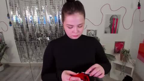 Snapshot of maya_muse chatting on 12.21.24 Woman online show from 12.21.24