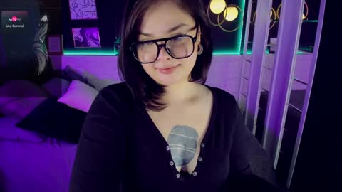 Snapshot of maya_muse chatting on 01.07.25 Woman online show from 01.07.25