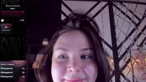 Snapshot of maya_muse chatting on 02.10.25 Woman online show from 02.10.25