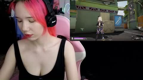 Snapshot of maya_viola chatting on 11.17.25 Maya Viola online show from 11.17.25