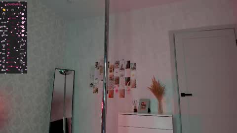 Snapshot of mayabach69 chatting on 10.06.25 Maya online show from 10.06.25