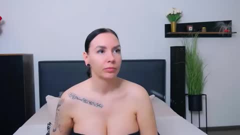 Snapshot of mayacruise chatting on 10.29.25 MayaCruise online show from 10.29.25