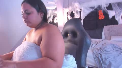 Snapshot of mayacurvy chatting on 11.02.25 MAY online show from 11.02.25