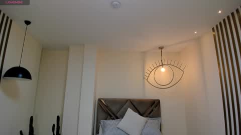 M A Y A    H O F F M A N online show from 03.03.26