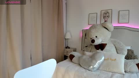 Mayajhons online show from 11.12.25