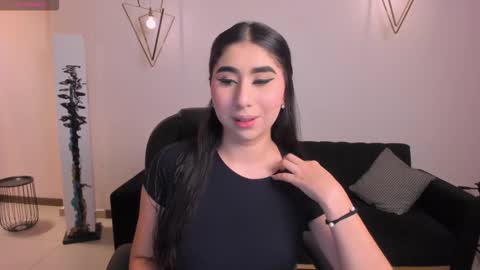 Snapshot of mayamoretti chatting on 10.15.25 Maya online show from 10.15.25