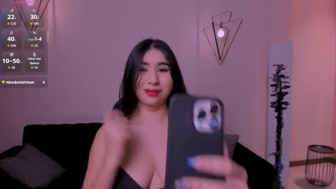 Snapshot of mayamoretti chatting on 10.16.25 Maya online show from 10.16.25