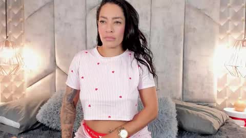 Nicolle Ruselle   Hello my lovely  schedule for great fun from  630 am and end 800 pm Colombian time I wait for you online show from 10.12.25