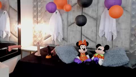 Nicolle Ruselle   Hello my lovely  schedule for great fun from  630 am and end 800 pm Colombian time I wait for you online show from 10.27.25