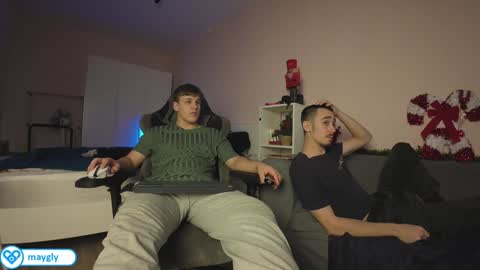 Snapshot of maygly chatting on 01.10.25 Slava and Alextatto online show from 01.10.25