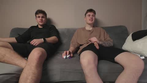 Snapshot of maygly chatting on 02.08.25 Slava and Alextatto online show from 02.08.25