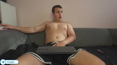 Snapshot of maygly chatting on 09.10.25 Slava and Alextatto online show from 09.10.25